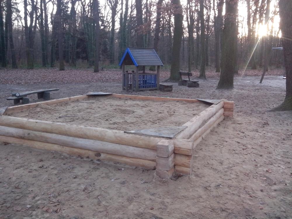 nové pískoviště na dětském hřišti U Libocké brány